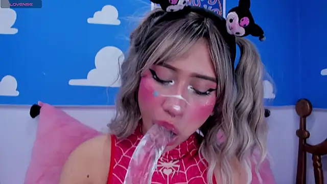 miss   megan online show from 12/15/25, 10:59