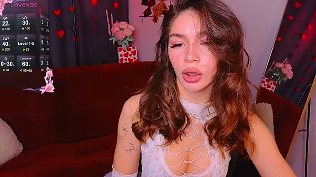 Snapshot of Caroline__Brown chatting on 02/19/25, 01:29 Caroline Brown online show from 02/19/25, 01:29