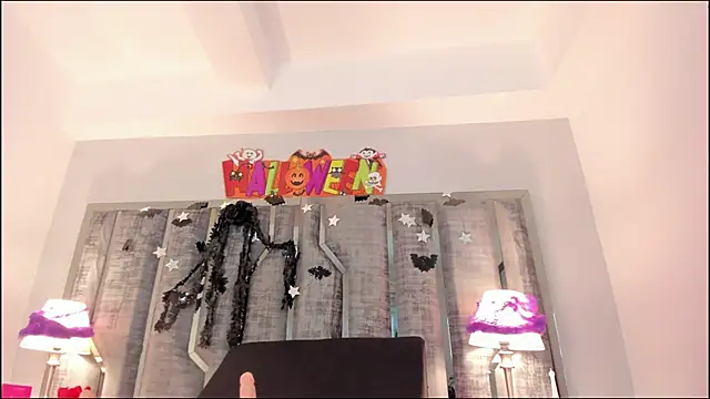 Ciara Benet online show from 10/31/25, 02:02