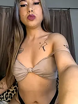 Tiff Doll online show from 09/28/25, 04:47