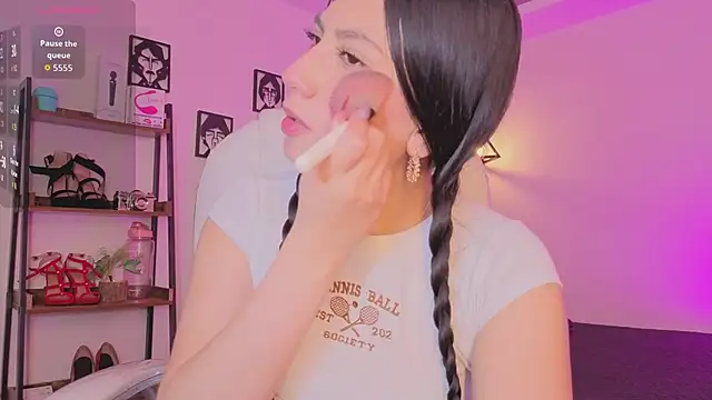 Miller Vanessa  online show from 12/03/25, 08:52