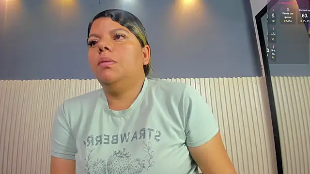 Snapshot of Aida-nicolle chatting on 10/28/25, 10:03 Aida-nicolle online show from 10/28/25, 10:03