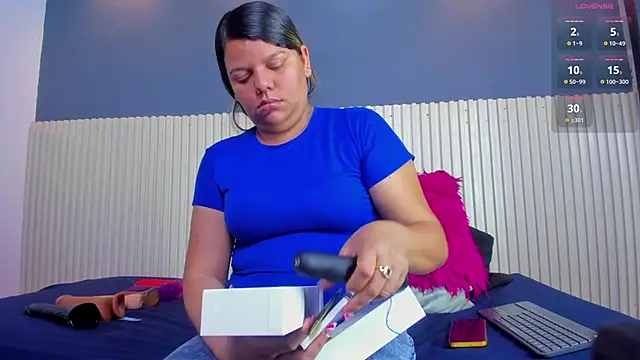 Snapshot of Aida-nicolle chatting on 11/26/25, 10:15 Aida-nicolle online show from 11/26/25, 10:15