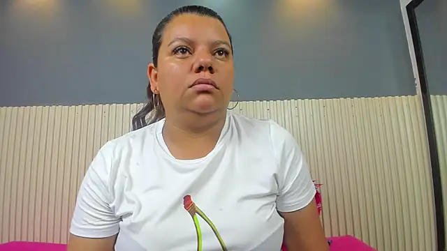 Snapshot of Aida-nicolle chatting on 09/24/25, 10:00 Aida-nicolle online show from 09/24/25, 10:00