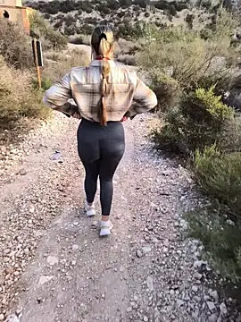 Mona Plus online show from 10/17/25, 06:50