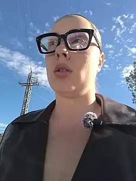 Mona Plus online show from 11/20/25, 01:23