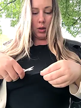 Mona Plus online show from 09/27/25, 07:47