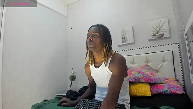 Snapshot of LooganX chatting on 09/20/25, 12:59 LooganX online show from 09/20/25, 12:59