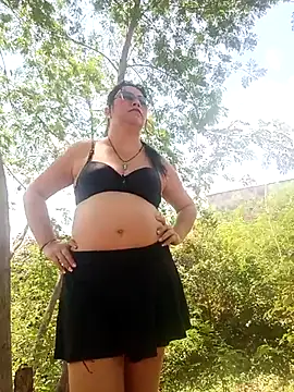Snapshot of promiscuous-indecent-momm chatting on 04/04/26, 03:40 promiscuous-indecent-momm online show from 04/04/26, 03:40