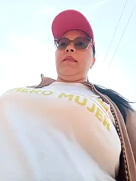 Snapshot of promiscuous-indecent-momm chatting on 04/12/26, 01:36 promiscuous-indecent-momm online show from 04/12/26, 01:36