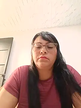 Snapshot of promiscuous-indecent-momm chatting on 05/15/26, 01:20 promiscuous-indecent-momm online show from 05/15/26, 01:20