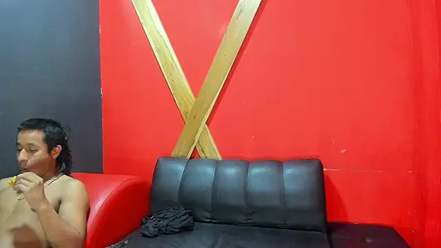 Snapshot of manuel_rey chatting on 03/20/25, 12:19 manuel rey online show from 03/20/25, 12:19