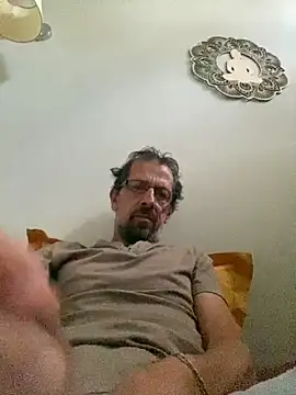 Snapshot of createur34 chatting on 05/16/26, 05:17 createur34 online show from 05/16/26, 05:17
