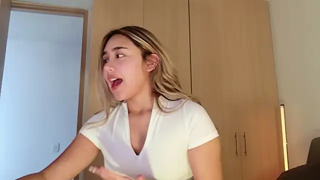Hornyholly   online show from 05/29/26, 05:08