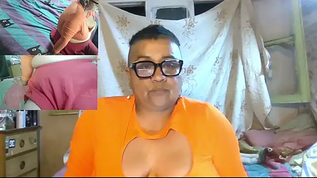 erinadarling79 online show from 10/18/25, 01:40