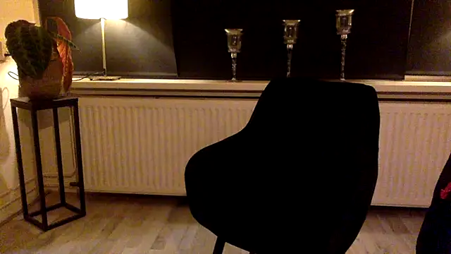 Snapshot of Bleueyez007 chatting on 05/17/26, 10:43 Bleueyez007 online show from 05/17/26, 10:43