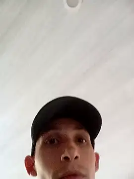 Snapshot of Isak_Millan chatting on 10/17/25, 08:21 Isak Millan online show from 10/17/25, 08:21