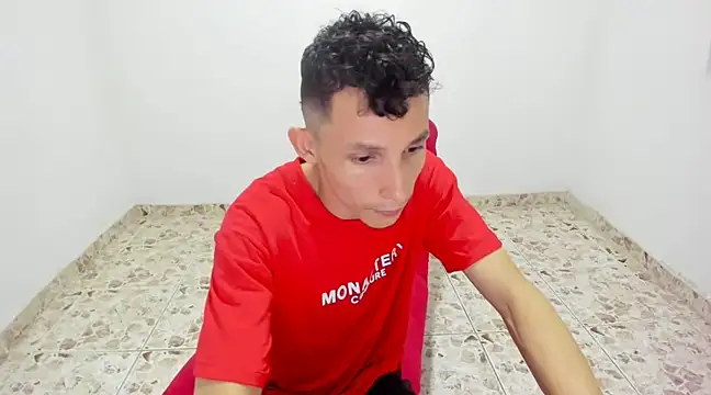 Snapshot of Isak_Millan chatting on 03/04/25, 01:12 Isak Millan online show from 03/04/25, 01:12