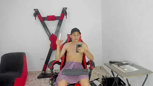 Snapshot of Isak_Millan chatting on 10/13/25, 11:38 Isak Millan online show from 10/13/25, 11:38