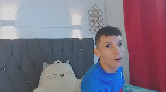 Snapshot of Isak_Millan chatting on 02/12/25, 02:45 Isak Millan online show from 02/12/25, 02:45