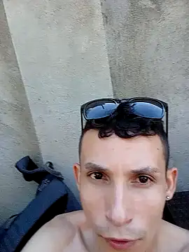 Snapshot of Isak_Millan chatting on 10/05/25, 08:54 Isak Millan online show from 10/05/25, 08:54