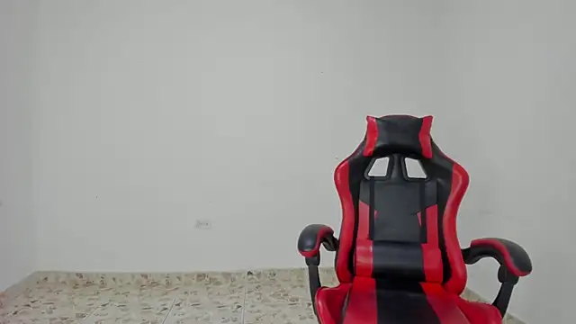 Snapshot of Isak_Millan chatting on 10/10/25, 11:49 Isak Millan online show from 10/10/25, 11:49