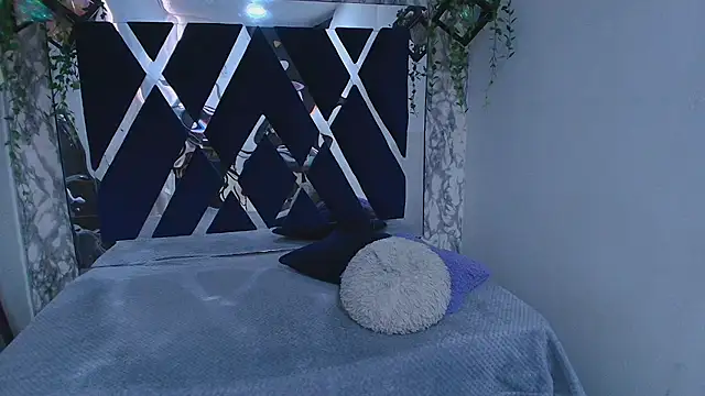 charlotte bluee online show from 10/01/25, 06:45