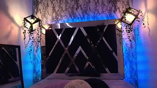 charlotte bluee online show from 09/25/25, 06:47