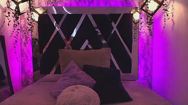 charlotte bluee online show from 10/03/25, 06:42