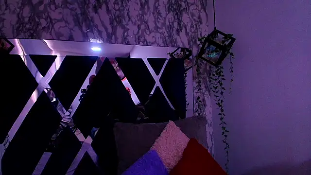 charlotte bluee online show from 02/08/26, 07:33