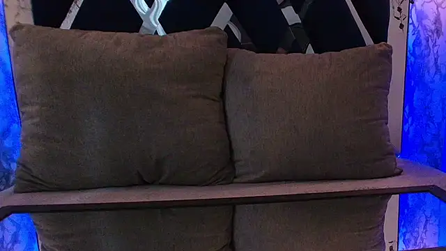 charlotte bluee online show from 11/24/25, 06:52