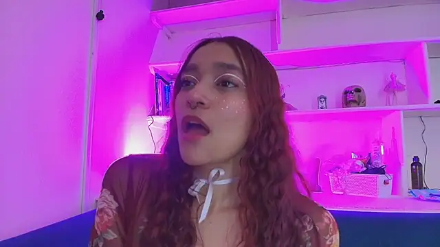 charlotte bluee online show from 12/14/25, 08:31