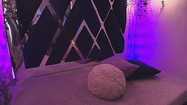 charlotte bluee online show from 10/16/25, 06:38