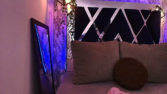 charlotte bluee online show from 01/12/26, 06:36