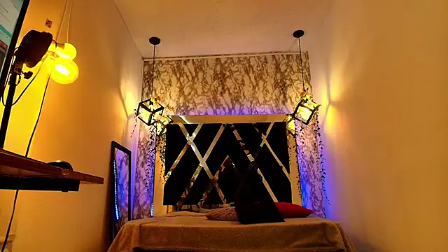 charlotte bluee online show from 05/28/26, 06:58