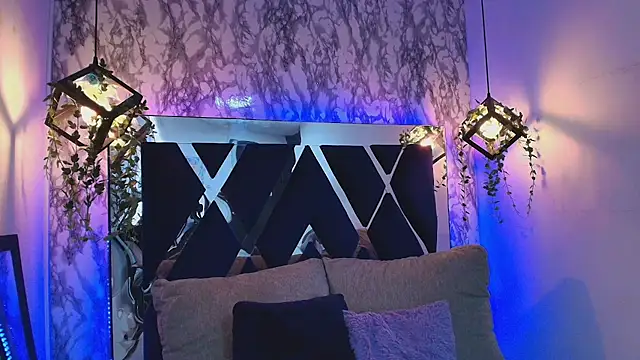 charlotte bluee online show from 11/07/25, 06:23