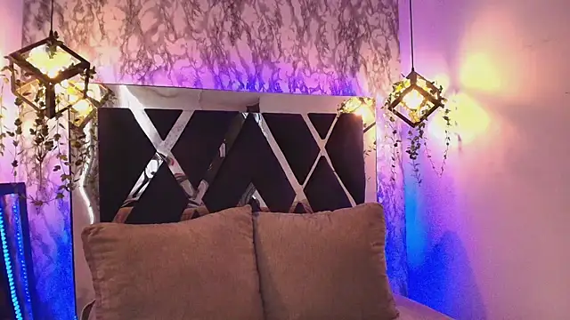 charlotte bluee online show from 11/14/25, 06:44