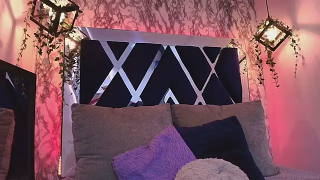 charlotte bluee online show from 10/27/25, 06:42