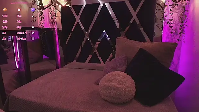 charlotte bluee online show from 09/15/25, 06:52