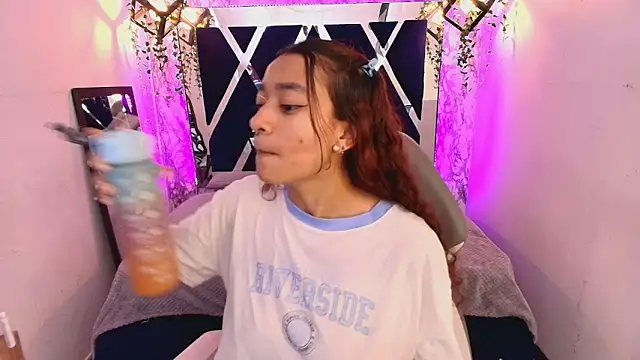 charlotte bluee online show from 11/08/25, 04:10