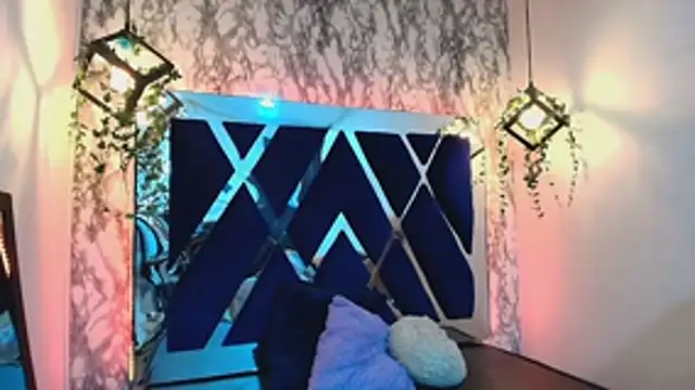 charlotte bluee online show from 11/10/25, 06:46