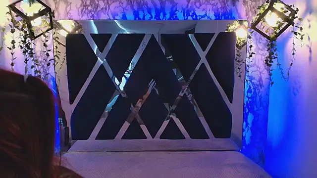 charlotte bluee online show from 11/18/25, 06:44