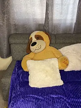 ZafiroKlein online show from 11/18/25, 08:45