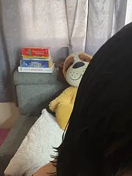 ZafiroKlein online show from 11/10/25, 08:36