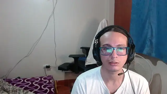 Snapshot of cholitohermoso chatting on 03/12/25, 11:22 cholitohermoso online show from 03/12/25, 11:22