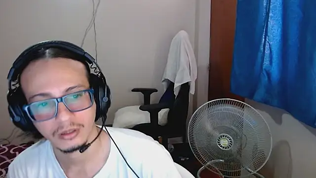 Snapshot of cholitohermoso chatting on 03/04/25, 03:48 cholitohermoso online show from 03/04/25, 03:48