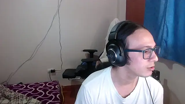 Snapshot of cholitohermoso chatting on 03/12/25, 02:12 cholitohermoso online show from 03/12/25, 02:12