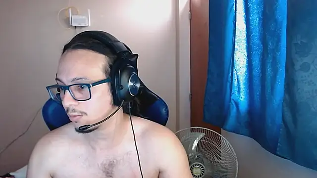 Snapshot of cholitohermoso chatting on 03/10/25, 07:29 cholitohermoso online show from 03/10/25, 07:29