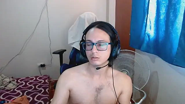 Snapshot of cholitohermoso chatting on 03/11/25, 10:09 cholitohermoso online show from 03/11/25, 10:09