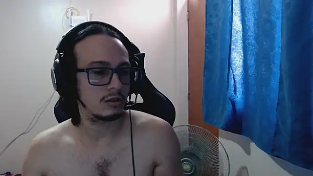 Snapshot of cholitohermoso chatting on 03/10/25, 04:25 cholitohermoso online show from 03/10/25, 04:25